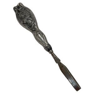 Cameo‎ Tweezers c1900 Art Nouveau Embossed Vintage Beauty Vanity Accessory